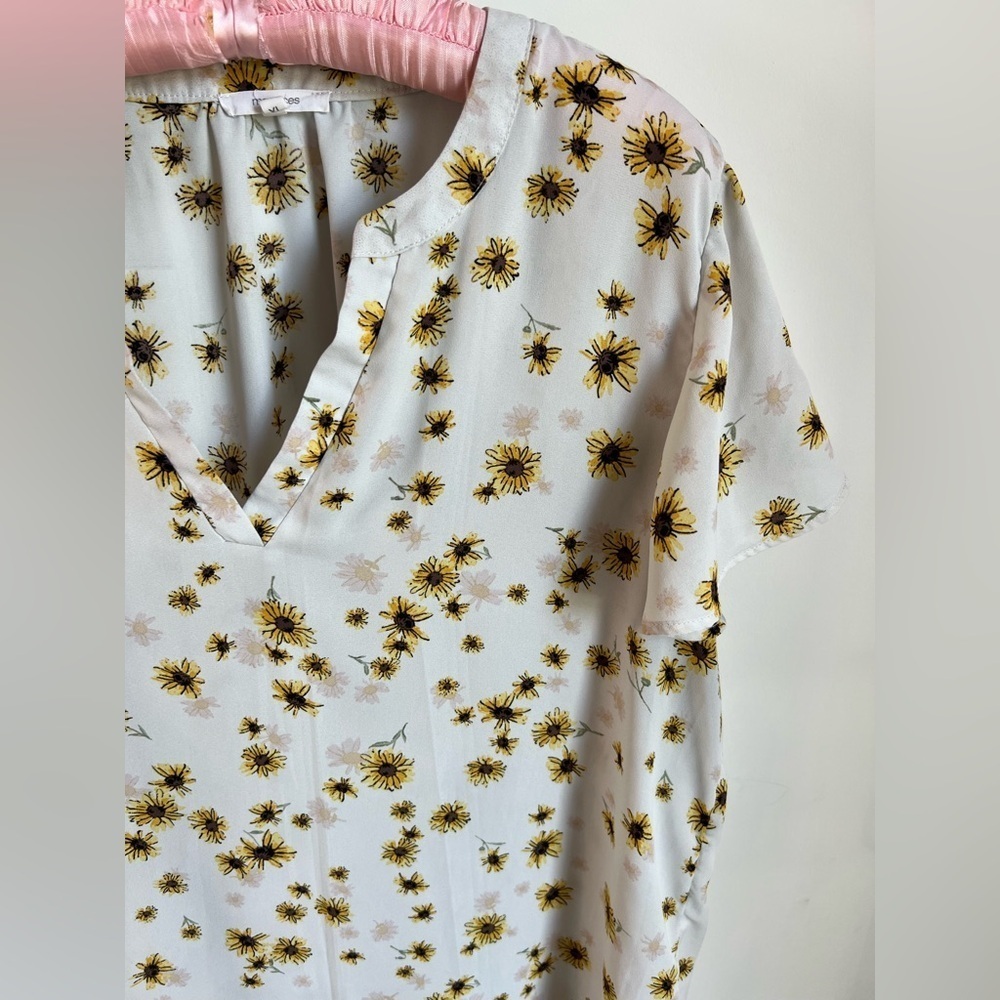 Maurices Sheer Blouse with Sunflower Pattern & Flutter Sleeves Women’s XL